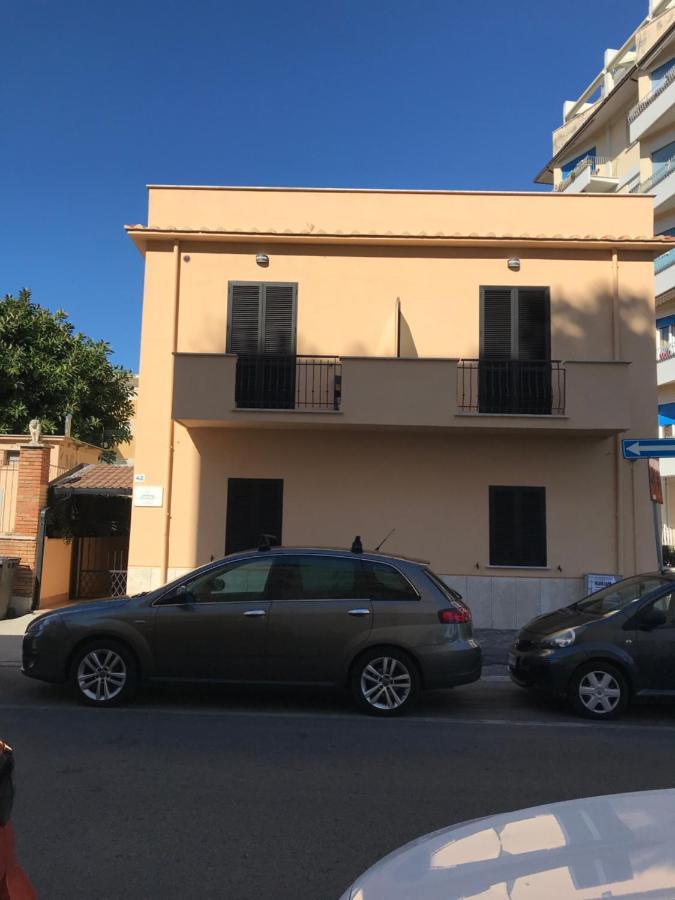 B E B Riviera Di Levante Terracina Exterior foto