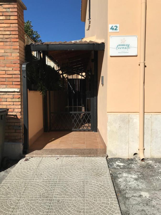 B E B Riviera Di Levante Terracina Exterior foto